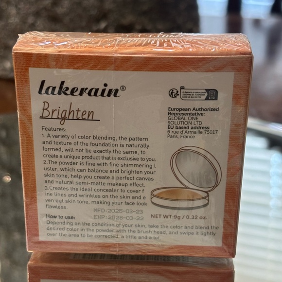 Balance Baked Foundation - porcelain - Picture 3 of 4